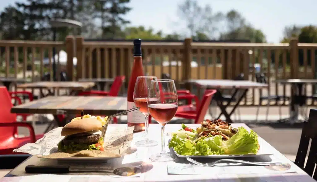 Restaurant du camping en Champagne-Ardenne proposant des produits locaux